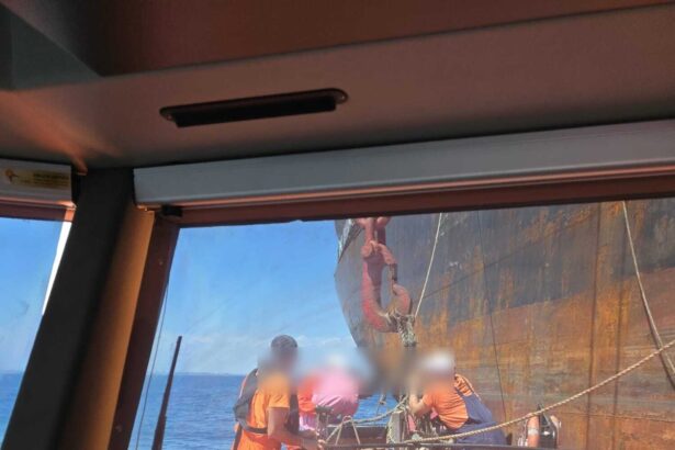 foto operatiune de salvare pe mare coordonata de arsvom si mrcc in rada portului constanta 688e1df176571