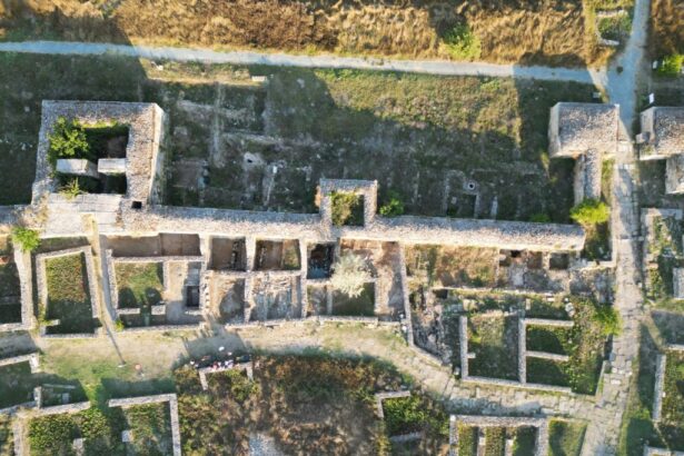 foto tezaur descoperit de arheologi la cetatea histria monede antice si bijuterii din metale pretioase din perioada romana au fost scoase la lumina 68a9c9780c428