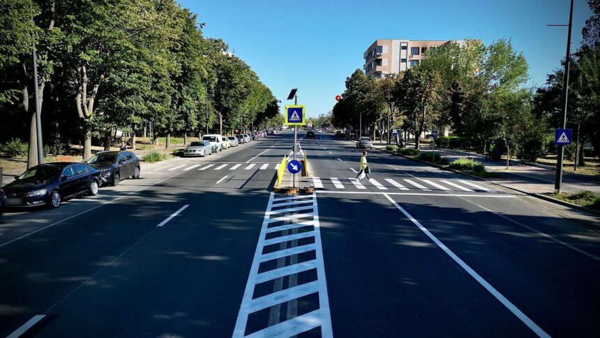 foto trei treceri de pietoni cu refugiu si iluminat intermitent au fost amenajate pe bulevardul lapusneanu 68b02c555e910