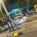 foto un tanar sofer a pierdut controlul masinii si s a rasturnat dupa ce a lovit un refugiu de tramvai in bucuresti 68ad56ab6db8b