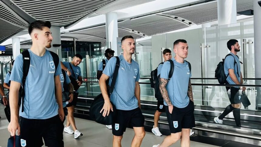 foto universitatea craiova a ajuns la istanbul meci dificil pentru elevii lui mirel radoi 68a5abd479ee9