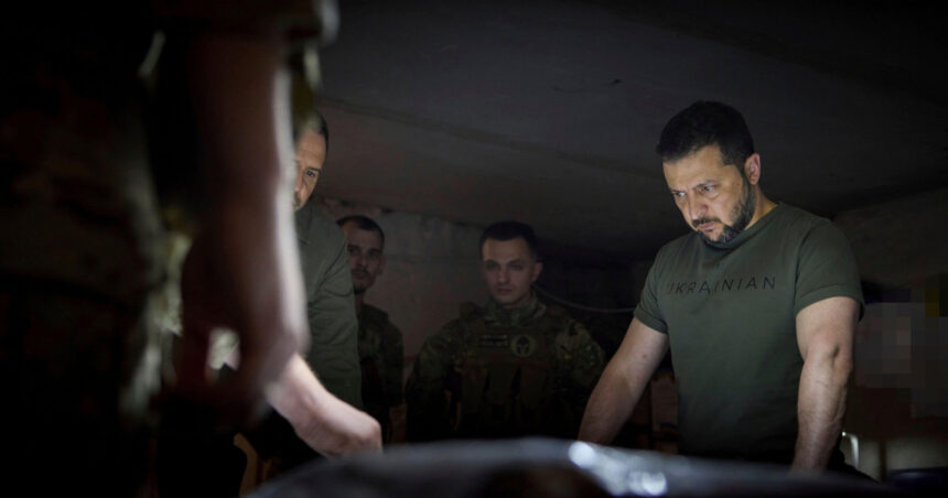 foto zelenski vizita intr o tabara militara din harkov ce spune despre mercenarii chinezi si pakistanezi care lupta de partea rusiei 6891160d7d1b7