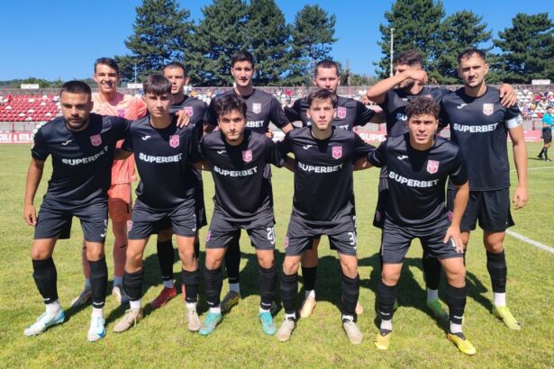 galerie foto cu fundas central de 15 ani integralist cs dinamo a obtinut prima victorie din liga 2 ayan anghel este din tulcea orasul unde fotbalul a murit 68972ece9aa80