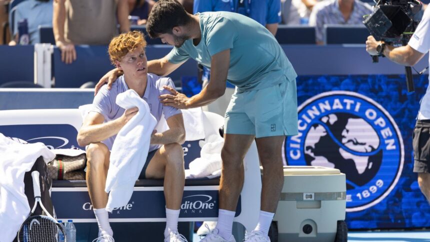galerie foto cuvintele spuse de alcaraz cand a vazut ca va castiga trofeul de la cincinnati prin abandonul rivalului sinner 68a47d725d0ce