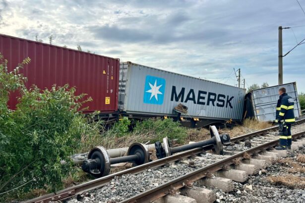 galerie foto incident feroviar la agigea doua vagoane deraiate unul rasturnat circulatia trenurilor constanta mangalia blocata 688c5bafa6b87
