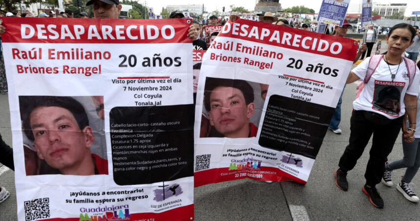 galerie foto mii de oameni au iesit in strada in mexic pentru cei 130 000 de disparuti persoanele de negasit o criza in statul latino american 68b43abe0fd2e