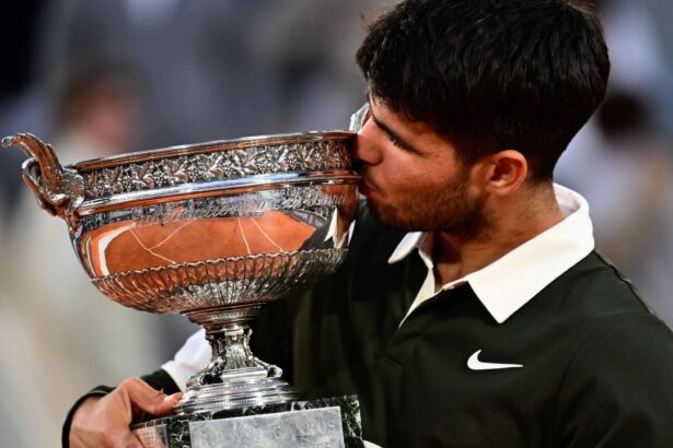 galerie foto stilul generatiei tiktok carlos alcaraz a dezvaluit cum sarbatoreste o victorie mare in tenis 689588f80c247