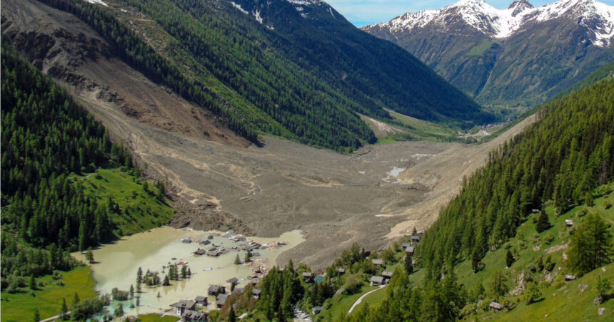 galerie foto topirea ghetarilor ameninta sa distruga localitati din europa vechi de sute de ani cum arata blatten satul elvetian inghitit de munte 689183077fd5d