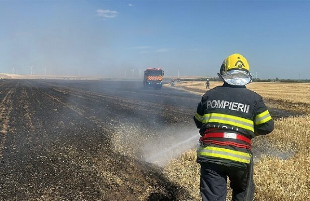incendiu intre lanurile si ciocarlia o camioneta a luat foc iar flacarile s au extins la vegetatia uscata 68948d357ceac