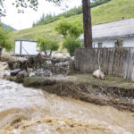 inundatiile din moldova sute de pompieri sunt in continuare la brosteni peste 1 000 de urgente doar in suceava de pe 27 iulie 6898e05204dc6