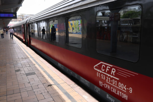 mai putin zgomot de tren in doua zone din bucuresti cfr monteaza panouri antifonice intr un proiect de aproape 11 milioane de lei 6894ac995031b