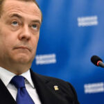 mesajul ironic al lui medvedev dupa ce trump i a spus lui zelenski ca sua vor ajuta la garantarea securitatii ucrainei 68a44925a8a8f