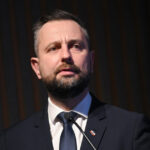 ministrul apararii polonez compara situatia din tara sa cu cea din romania dupa ce un obiect a explodat intr un lan de porumb 68a5a99329815