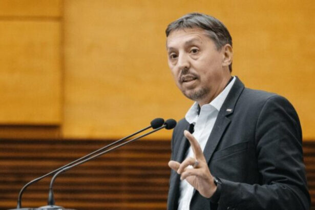 ministrul educatiei intalnire cu sindicalistii e nevoie de 2 miliarde de lei in buget pana la finele anului daca nu se taie nimic 6890de363eac3
