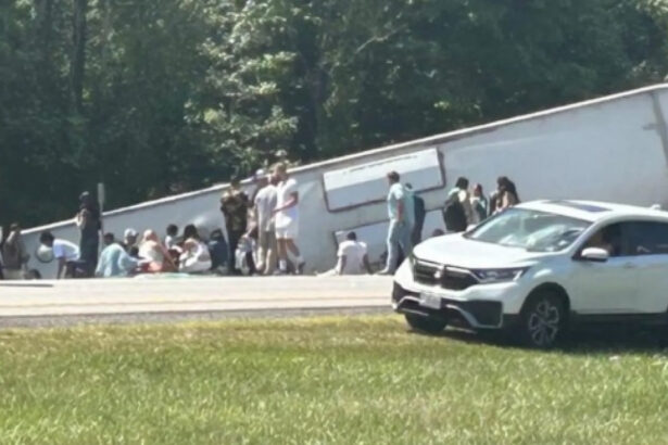morti si raniti inclusiv copii dupa ce un autocar care venea de la cascada niagara s a rasturnat in statul new york 68a8d8140852e