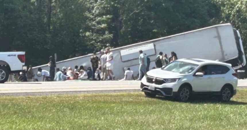 morti si raniti inclusiv copii dupa ce un autocar care venea de la cascada niagara s a rasturnat in statul new york 68a8d8140852e