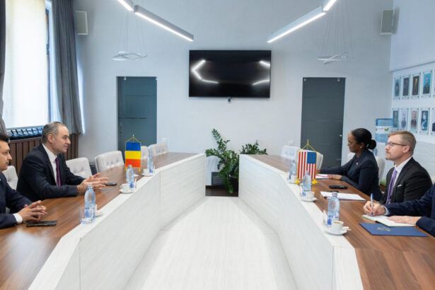 nazare intalnire cu insarcinatul cu afaceri al sua trebuie sa ne schimbam fundamental atitudinea in atragerea de investitii straine 68a5e0b3d2979