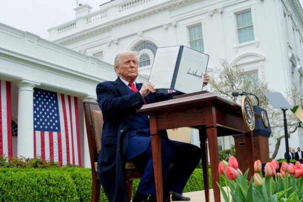 noile tarife americane lovesc de astazi zeci de tari trump promite ca vor curge miliarde in sua 68944db06ed1e