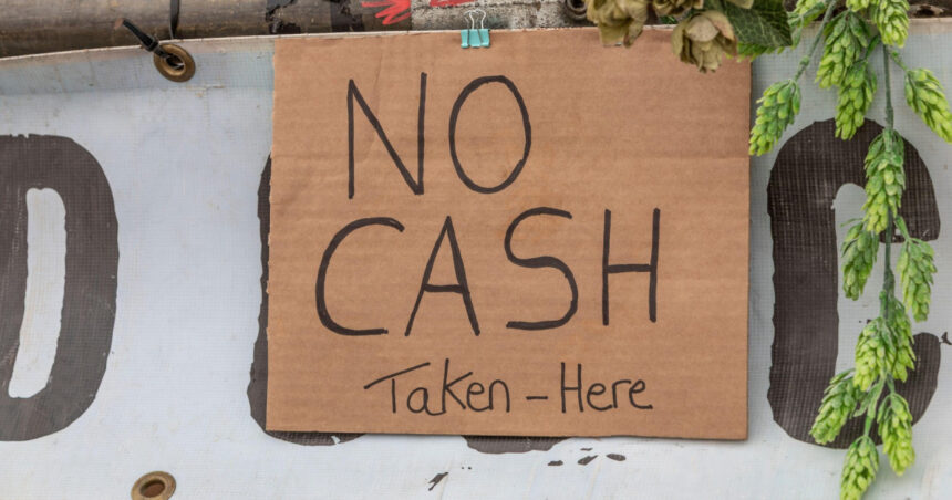 o tara unde banii cash fac legea si cei mai multi oameni nu au cont bancar ar putea fi primul stat din lume care interzice bancnotele 6896df0c6e72e