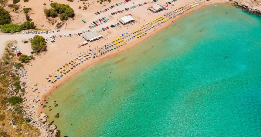 o turista britanica a disparut misterios de pe sezlong pe o plaja din grecia autoritatile desfasoara cautari pe mare si pe uscat 6891d4899dc07