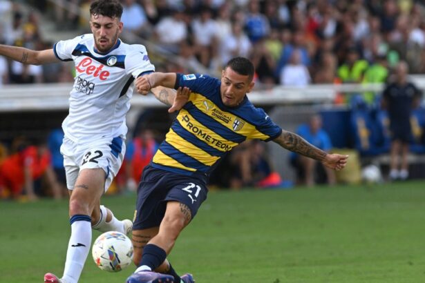 oficial atacantul de la parma cu doua prezente pe banca la cfr cluj si cu 345 de meciuri in italia a schimbat echipa 689c23fa087d7