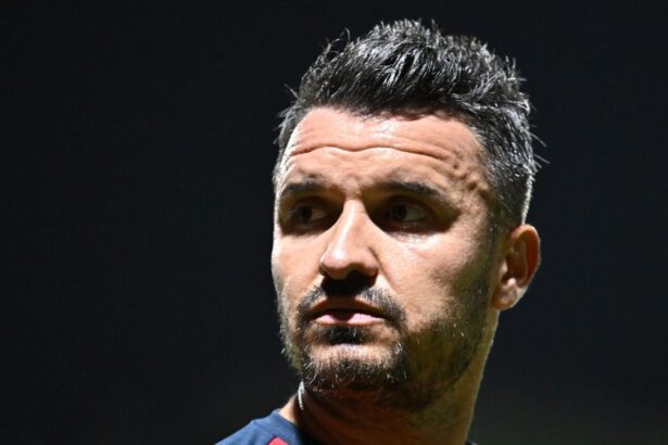 oficial constantin budescu a fost prezentat la noua sa echipa bun venit in familia noastra 68aee9d877740