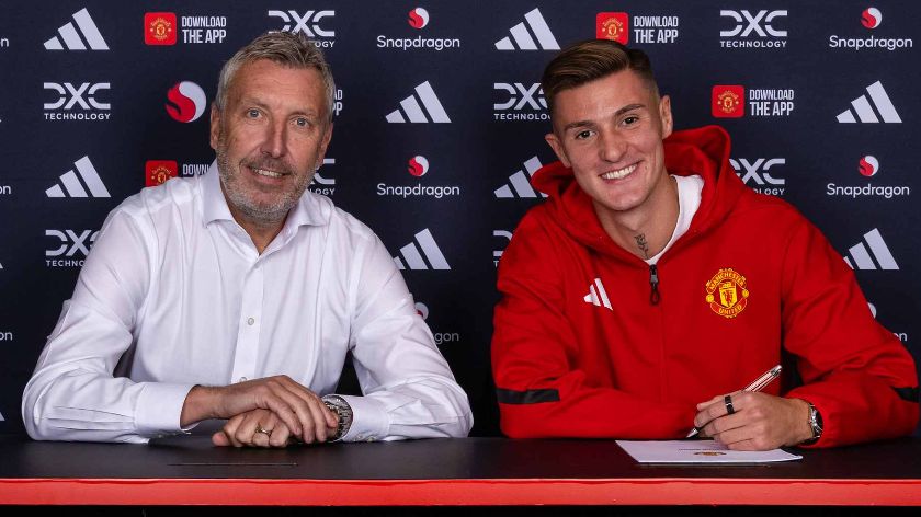 oficial manchester united si a prezentat atacantul de 85 de milioane de euro 689720c957d07
