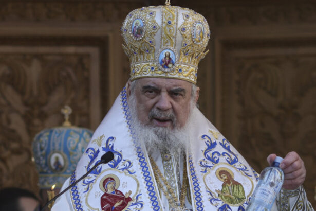 patriarhul daniel ion iliescu a recunoscut importanta bisericii ortodoxe romane in istoria si in viata poporului roman 68923dc22baf8