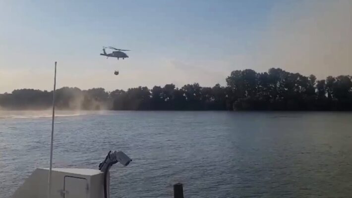 pentru a opta zi consecutiva pompierii continua misiunea de lichidare a incendiul din delta dunarii 6899f9dfc8ca7