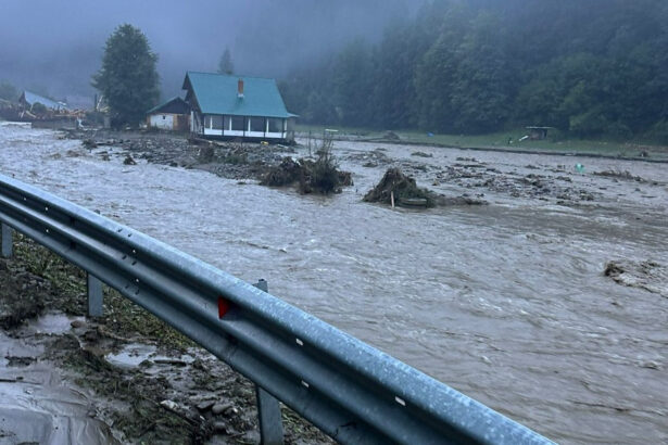 pericol in neamt si harghita cod portocaliu de inundatii pe mai multe rauri 6890f01ec0de9