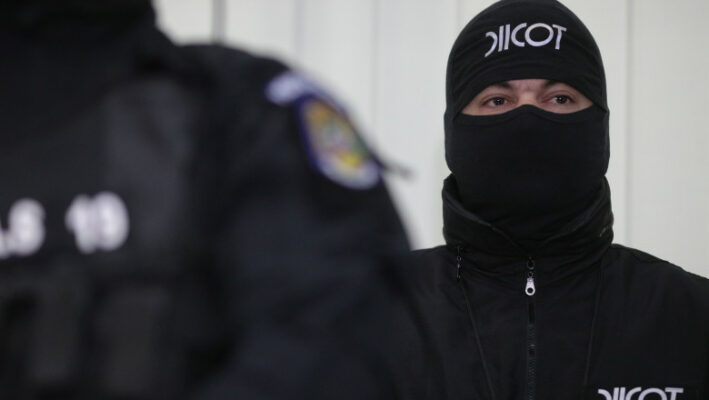 politist de penitenciar incatusat de colegii de la diicot constanta vezi despre ce este vorba 68a70cbca0526