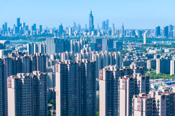 prabusire totala pentru fostul varf de lance al economiei chinei gigantul imobiliar evergrade a fost delistat de la bursa de valori 68ad399082faf