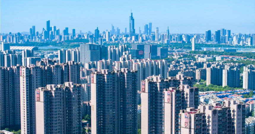 prabusire totala pentru fostul varf de lance al economiei chinei gigantul imobiliar evergrade a fost delistat de la bursa de valori 68ad399082faf