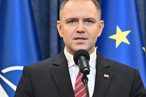 presedintele poloniei vrea sa limiteze ajutoarele sociale acordate refugiatilor ucraineni 68ac6a247a4d9