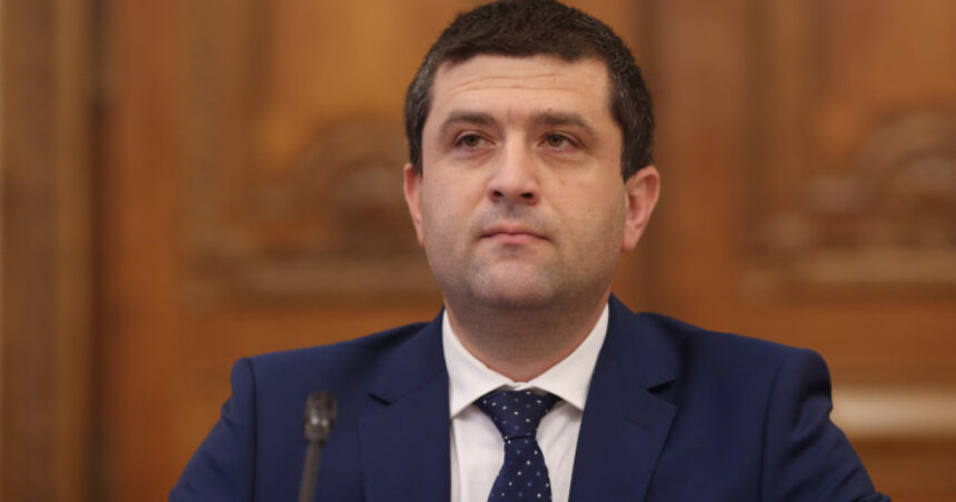 radu miruta o suma corecta pentru infiintarea unei firme ar fi cam cat costa desfiintarea de la un leu la 8 000 de lei e cam abrupt 68a77591c8243