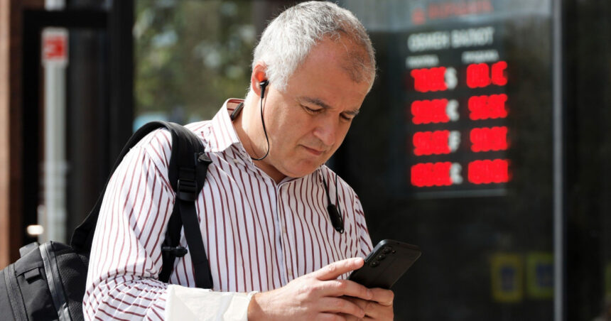 razboiul din ucraina face moscova sa stranga cureaua economist rusii nu vor mai trai la fel de confortabil ca acum reuters 68a61d21be848