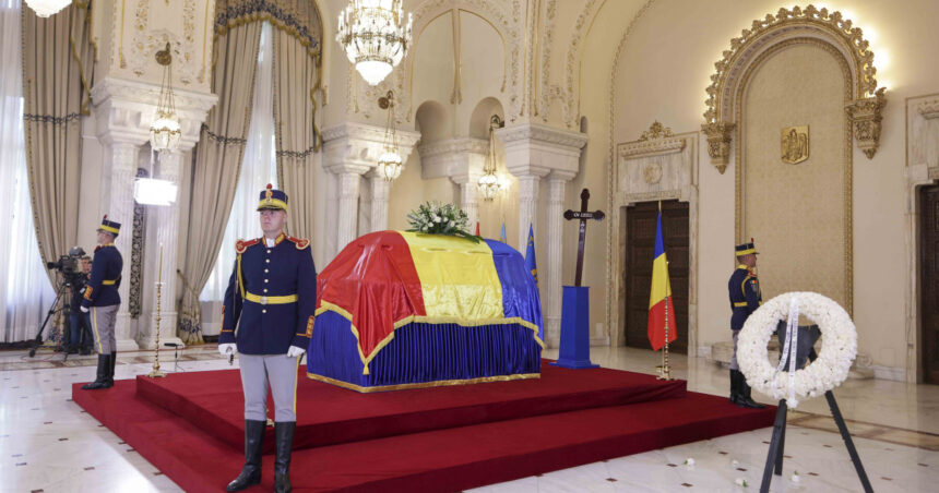 romanii isi iau ramas bun de la primul presedinte post decembrist ion iliescu inmormantat cu onoruri militare zi de doliu national 689442f3580cc
