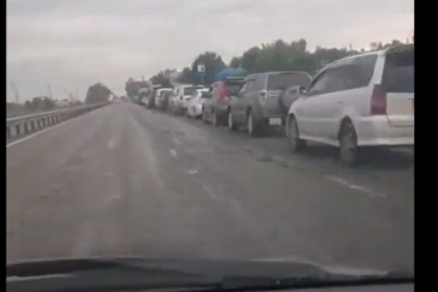 rusii stau la cozi kilometrice pentru a putea cumpara benzina cum s a ajuns in aceasta situatie 68a7219ce193f