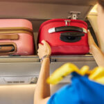 ryanair isi plateste angajatii care depisteaza bagajele de mana neconforme bonus de 25 euro pentru fiecare troler supradimensionat 68b010255e754
