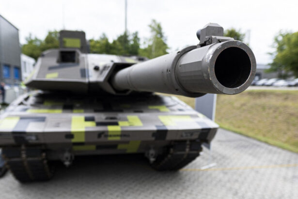 seful celui mai mare producator german de arme spune ca preturile tancurilor si armamentului vor scadea in timp ce europa se inarmeaza 689c1998202d7