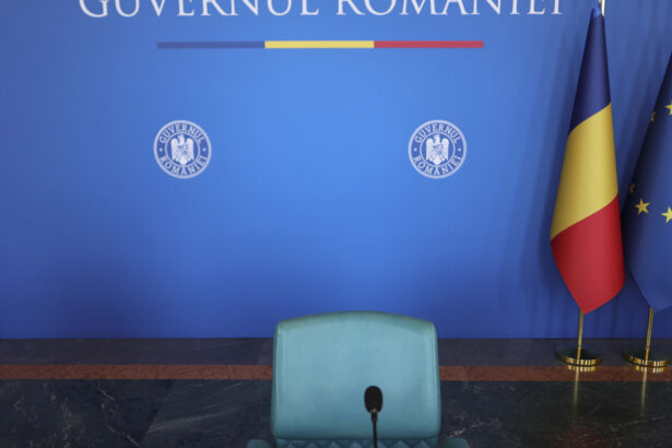sindicalistii retragerea proiectului privind reducerea cu 40 000 a posturilor din administratie mesajul pentru ilie bolojan 689c4efd485a1