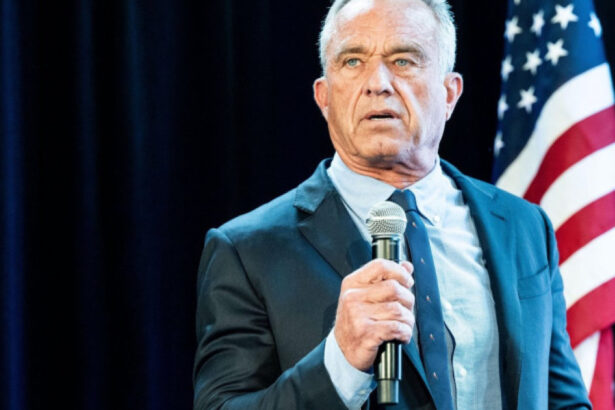 sute de angajati ai agentiilor sanitare ii cer lui kennedy jr ministrul sanatatii sa nu mai dezinformeze in legatura cu vaccinurile 68a61994b2a14