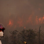 Sute de persoane evacuate în nord-vestul Turciei din cauza incendiilor de vegetaţie, cu peste 700 de pompieri angajați în lupta cu flăcările. 2 sute de persoane au fost evacuate in nord vestul turciei din cauza incendiilor de vegetatie si peste 700 de pompieri lupta cu flacarile 689a23bd4cc45