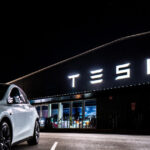 tesla considerata partial vinovata pentru un accident fatal masina folosise pilotul automat ce daune va plati firma lui musk 688e18acc5d73