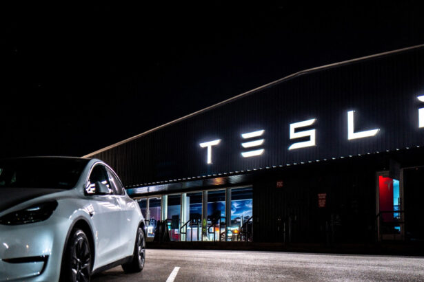 tesla considerata partial vinovata pentru un accident fatal masina folosise pilotul automat ce daune va plati firma lui musk 688e18acc5d73