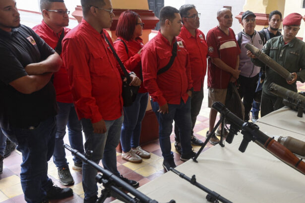 trei distrugatoare americane se deplaseaza in largul coastelor venezuelei maduro mobilizeaza o militie de 45 milioane de persoane 68ab27bb2d473