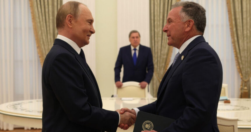 trimisul special al lui donald trump a vorbit aproape trei ore cu vladimir putin cum vede kremlinul discutia 6893618f928d8