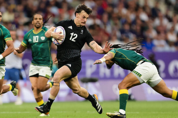 un jucator de rugby din noua zeelanda era sa rateze prima selectie la nationala all blacks dupa ce cainele i a mancat pasaportul 6895d6a244fb9