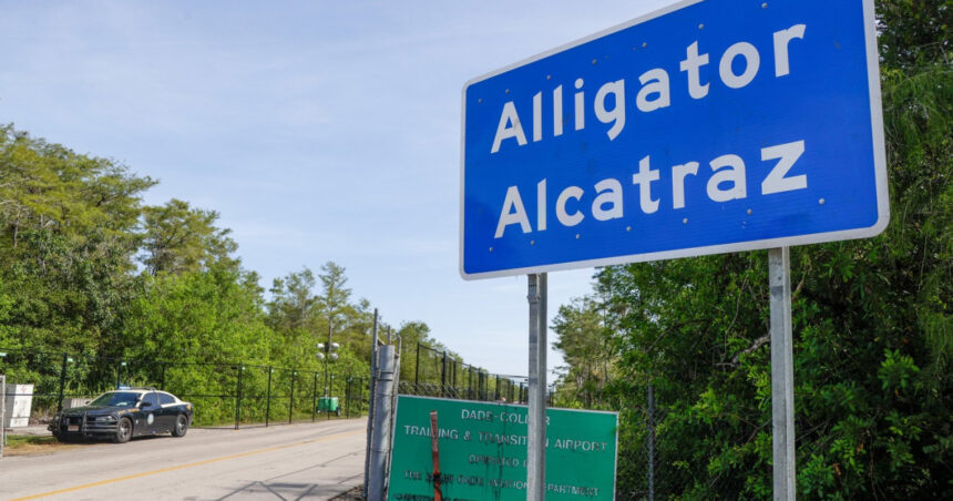 Un judecător federal ordonă statului Florida să demoleze centrul de detenție Alligator Alcatraz în decurs de 60 de zile. 1 un judecator federal ordona statului florida sa demoleze centrul de detentie alligator alcatraz in termen de 60 de zile 68a7fe24428c1