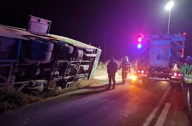 un tir s a rasturnat intre constanta si tulcea 68aeaf9ddab96
